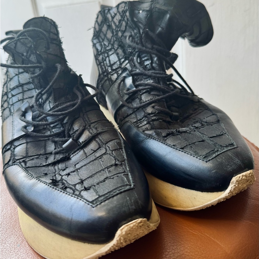 Puro Individual Secret Leather Sneakers 
Chic Black Textured Women's Sneakers